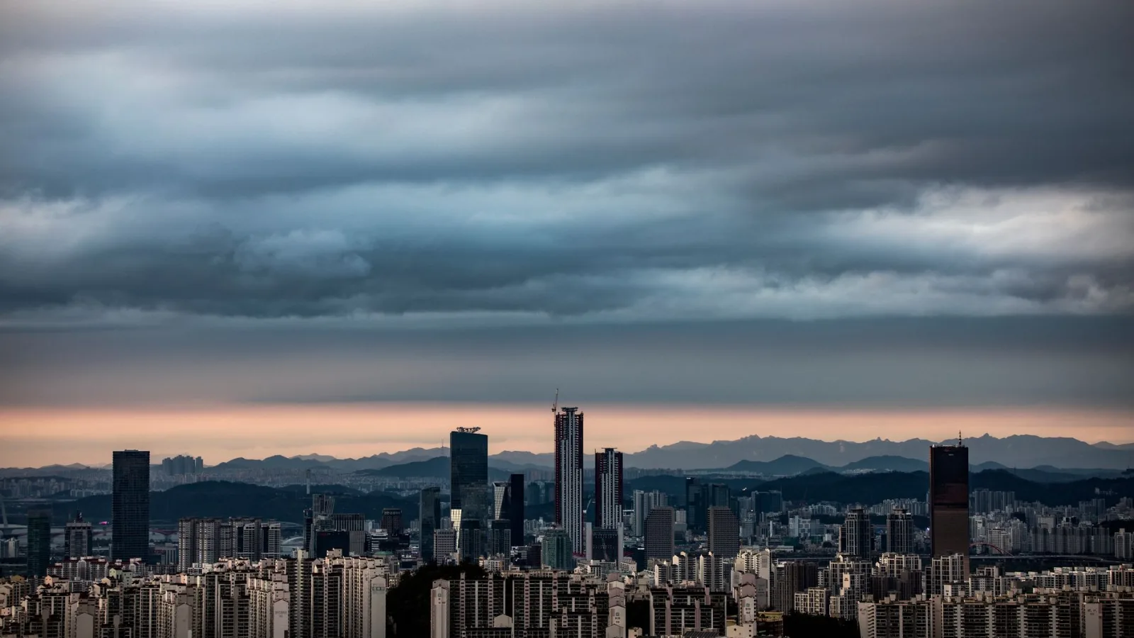 서울 아파트와 도심 전경(참고 이미지)