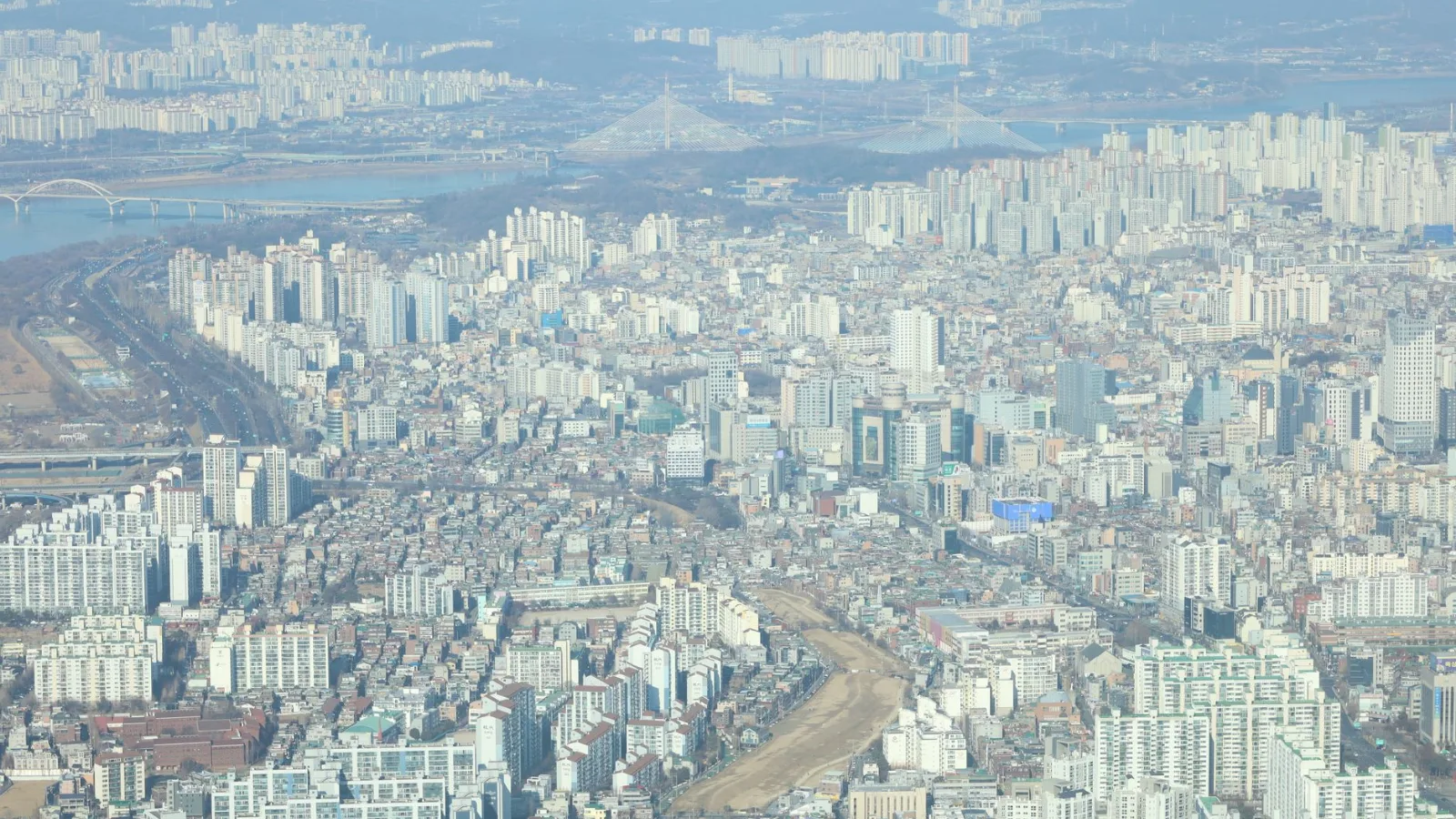 수도권 아파트 단지와 도시 전경(참고 이미지)